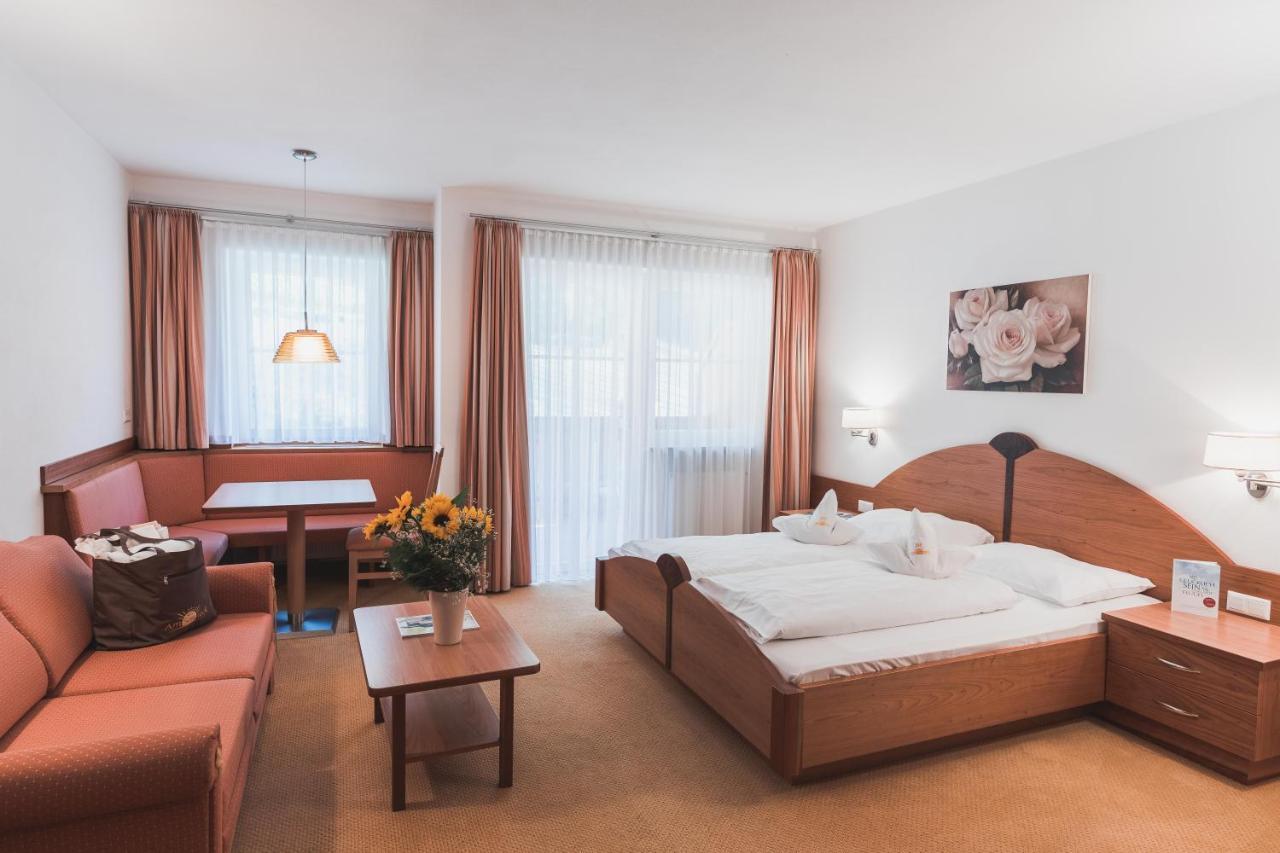 Hotel Am Sonneck Lagundo Bagian luar foto