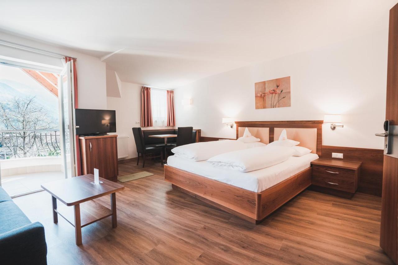 Hotel Am Sonneck Lagundo Bagian luar foto