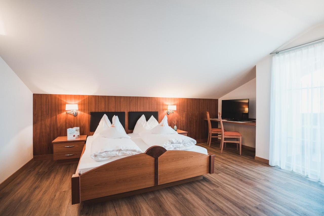 Hotel Am Sonneck Lagundo Bagian luar foto