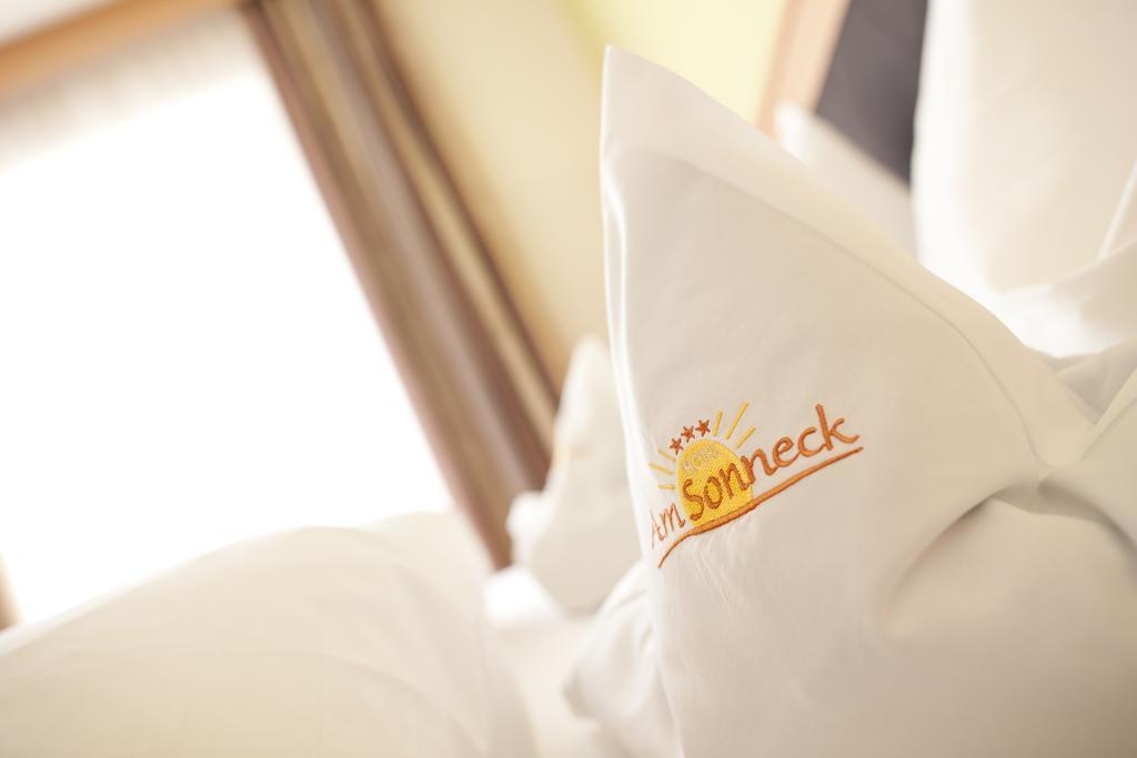 Hotel Am Sonneck Lagundo Bagian luar foto