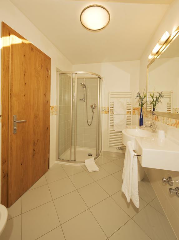 Hotel Am Sonneck Lagundo Bagian luar foto